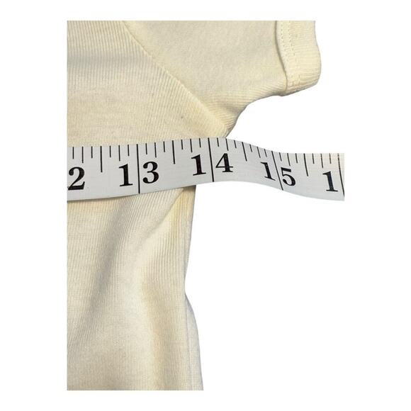 NEW Vinyl Icons Women’s XS Bow Graphic‎ Print T-Shirt NWOT - Picture 6 of 9